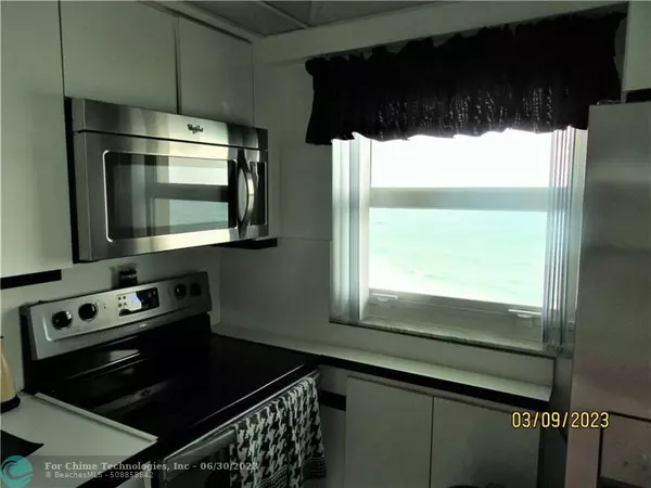 Lauderdale By The Sea, FL 33308,4050 N Ocean Dr  #1710