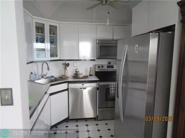 Lauderdale By The Sea, FL 33308,4050 N Ocean Dr  #1710