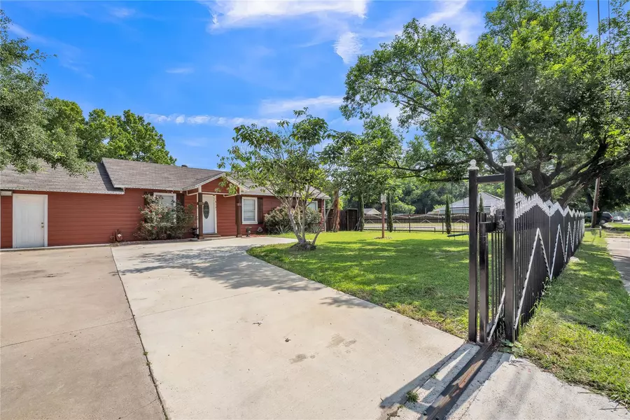 8701 Old Homestead Drive, Dallas, TX 75217