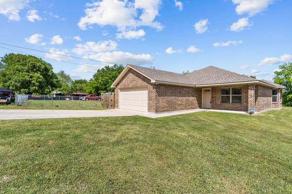 129 Huling Drive,  Azle,  TX 76020