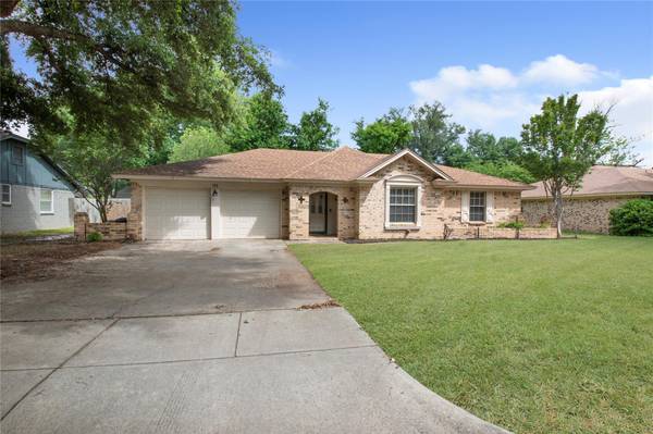 328 Mountainview Drive, Hurst, TX 76054