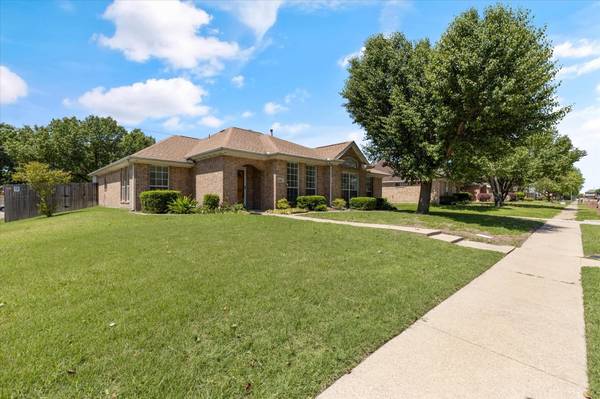 1809 Willow Creek, Mesquite, TX 75181