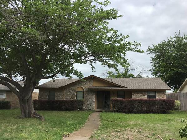 906 Waikiki Drive, Garland, TX 75043