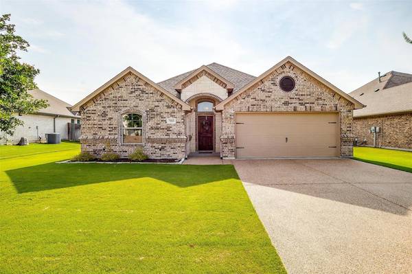 7213 Prestwick Terrace,  Benbrook,  TX 76126