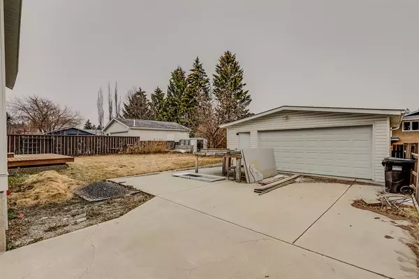 Calgary, AB T3A 1S1,6583 Dalrymple WAY NW