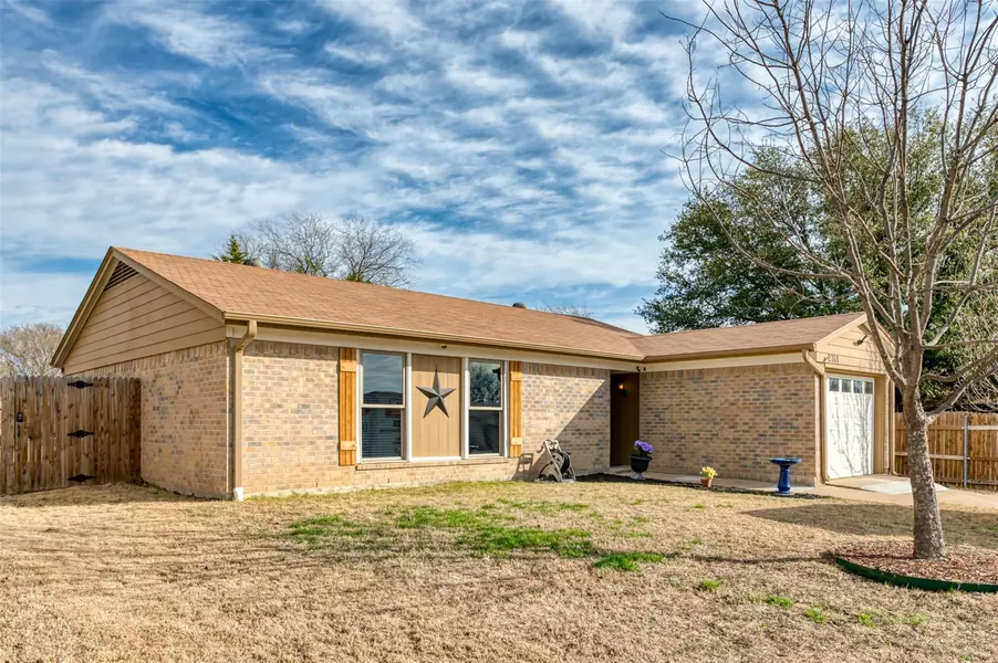 5741 Marlene Drive, Haltom City, TX 76148