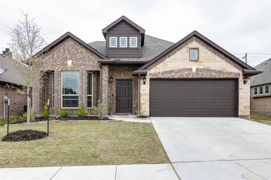 301 Moss Cove Drive, Aubrey, TX 76227