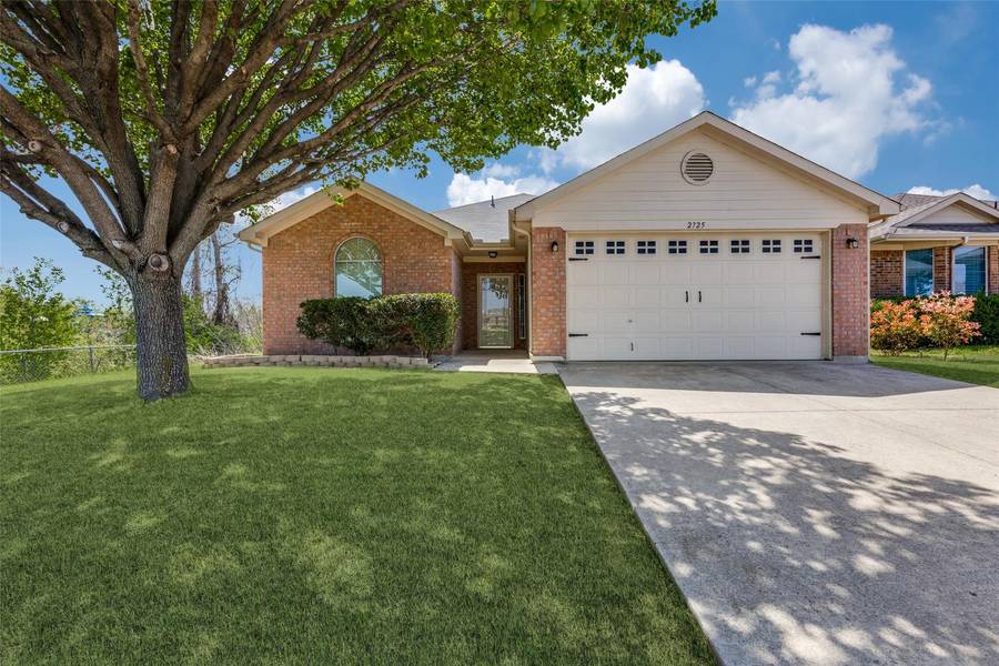 2725 Ensenada Lane, Fort Worth, TX 76108