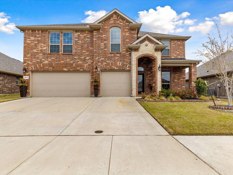 8912 Jewel Flower Drive, Fort Worth, TX 76131