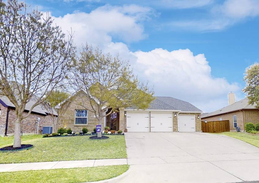 517 Sterling Drive, Benbrook, TX 76126