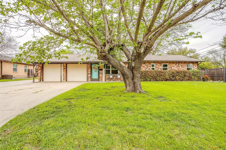 240 Gamble Street, Burleson, TX 76028