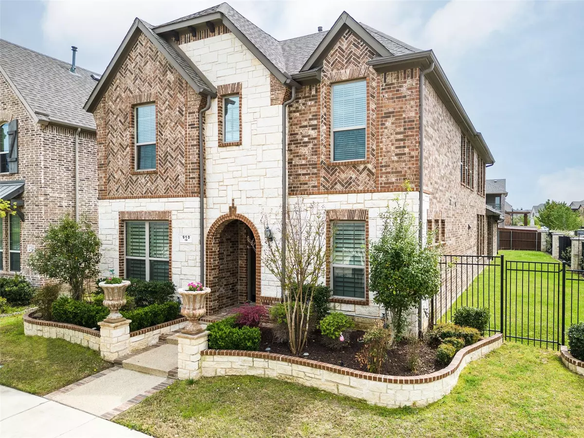 Arlington, TX 76005,910 Prairie Ridge Lane