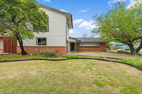 8406 Gladwood Lane, Dallas, TX 75243