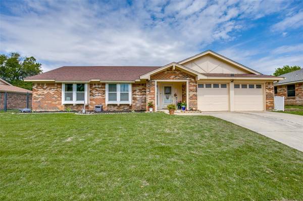 728 Springhill Drive, Hurst, TX 76054