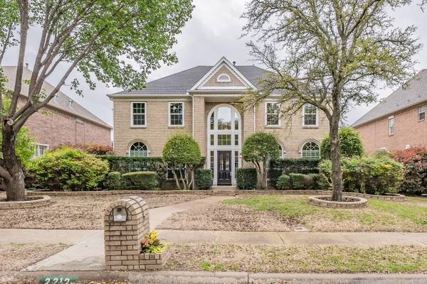 2212 Yaupon Drive, Irving, TX 75063