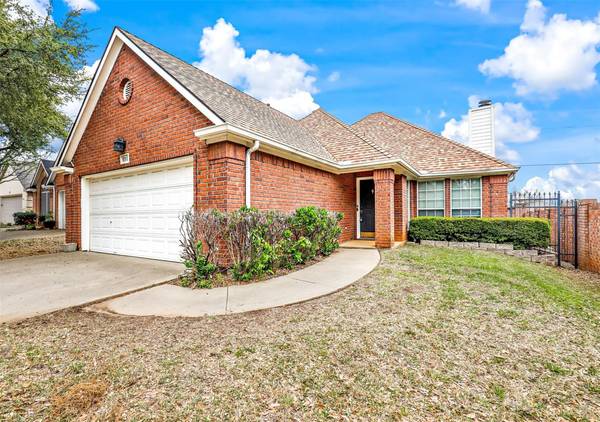 600 Ashbrook Court, Euless, TX 76039