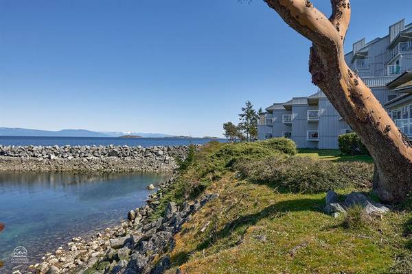 Nanoose Bay, BC V9P 2K1,3555 Outrigger Rd #204