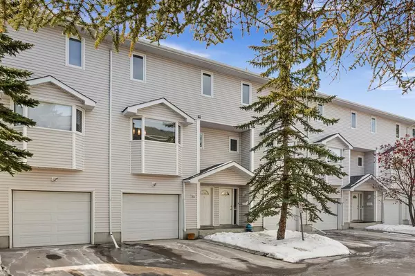 Calgary, AB T3E 7E8,88 Glenbrook Villas SW