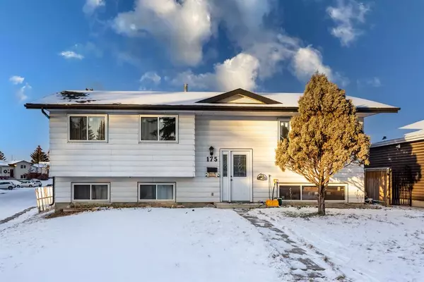 Calgary, AB T2B 2K9,175 Dovely CRES SE