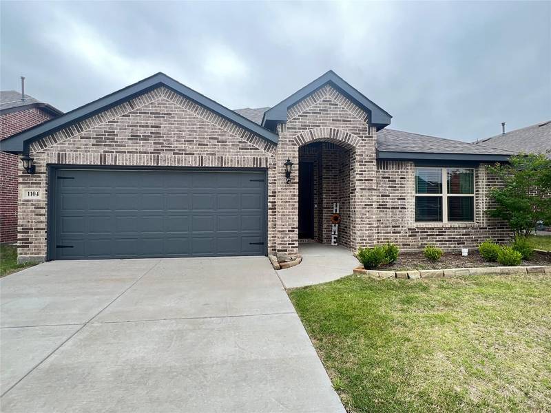 1104 Kingbird Lane, Alvarado, TX 76009