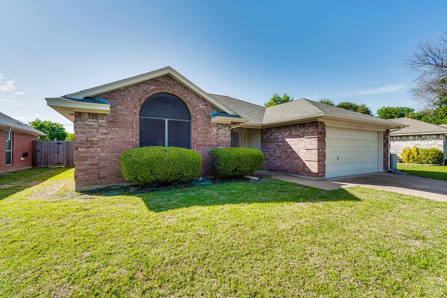 212 NE Mcalister Road, Burleson, TX 76028