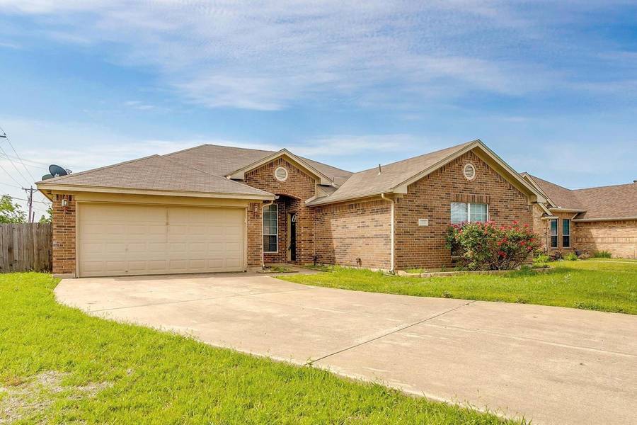 101 Stonegate Boulevard, Alvarado, TX 76009