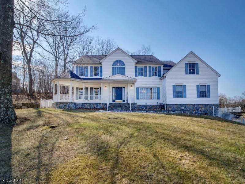 100 Lazarus Dr, Roxbury Twp., NJ 07852
