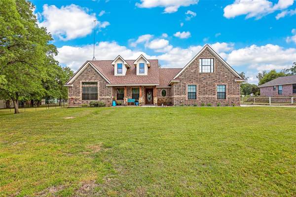 109 Plantation Oaks Court,  Springtown,  TX 76082