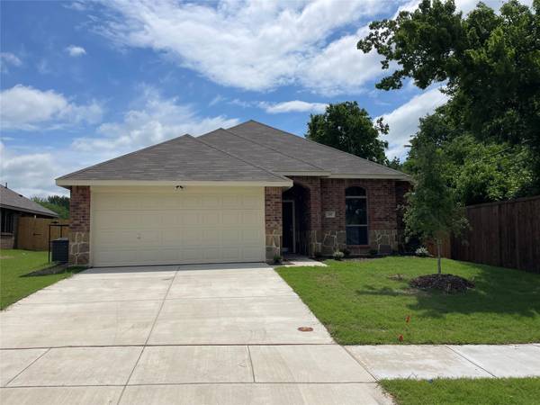 318 Greenhaven Drive, Seagoville, TX 75159