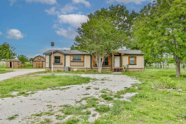 1963 Bowie Street, Sanger, TX 76266