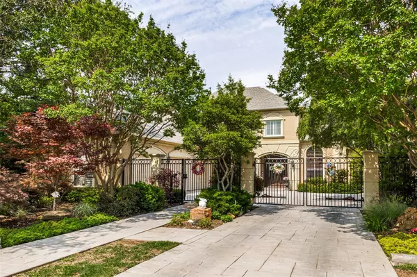 8925 Guernsey Lane, Dallas, TX 75220
