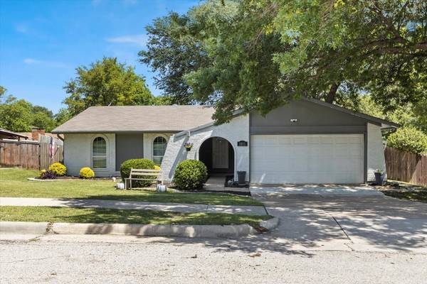 1011 Summit Circle, Carrollton, TX 75006