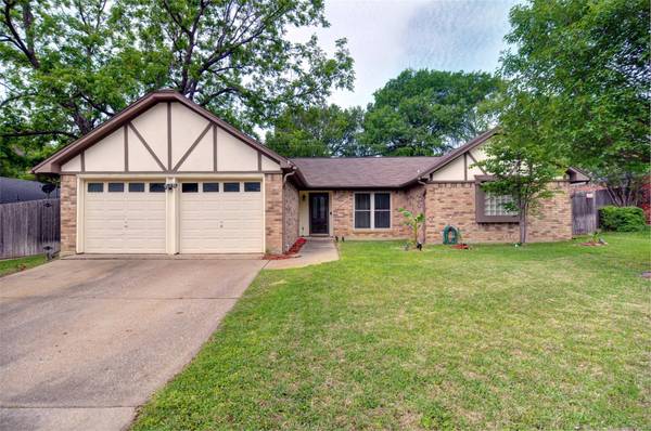 3826 Helmsford Drive, Arlington, TX 76016