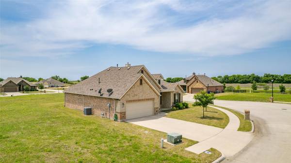 Royse City, TX 75189,909 Saint Matthew Circle