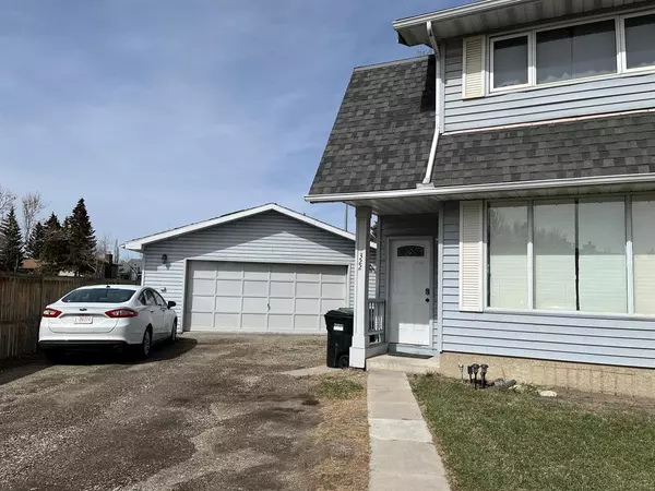 Calgary, AB T1Y 3C5,322 Pineland PL NE