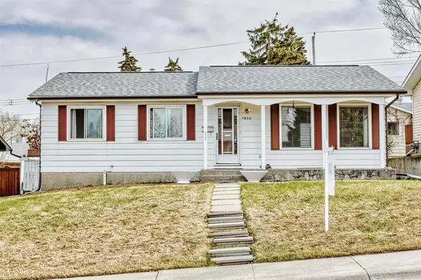 Calgary, AB T2K 4M2,7832 Hunterslea CRES NW