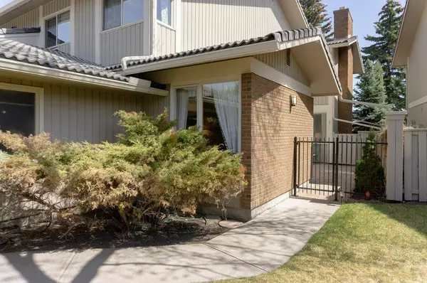 Calgary, AB T2K 1P3,20 Midpark CRES SE #214