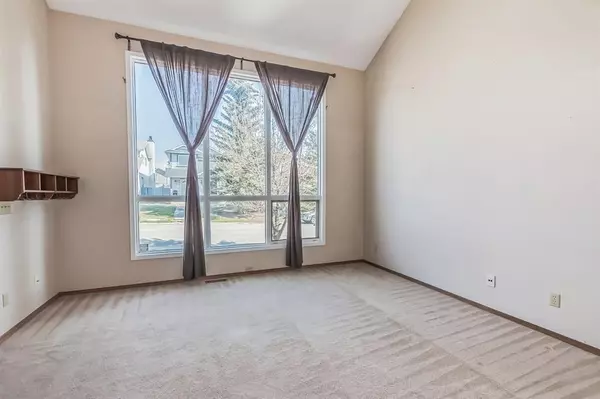 Calgary, AB T2Y2T2,156 Millrise Close SW