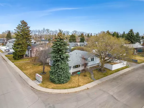 Calgary, AB T2J 1X9,10704 Maplecrest RD SE