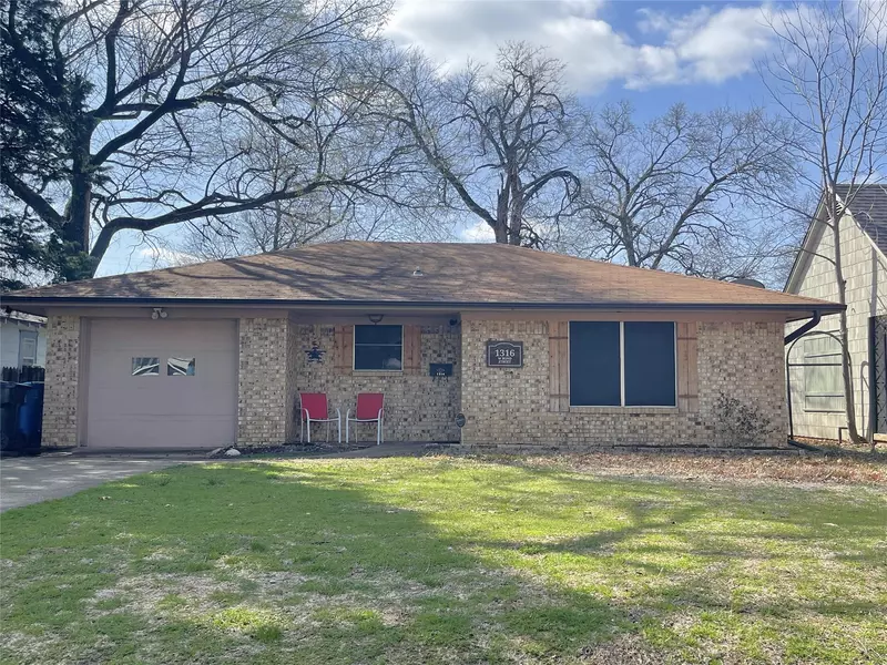 1316 W Bond Street, Denison, TX 75020