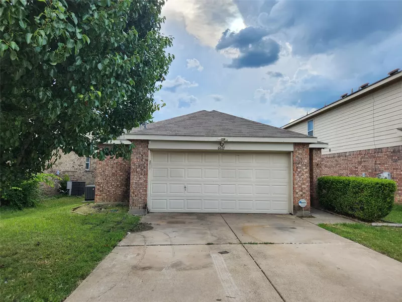 6621 Waterhill Lane, Fort Worth, TX 76179