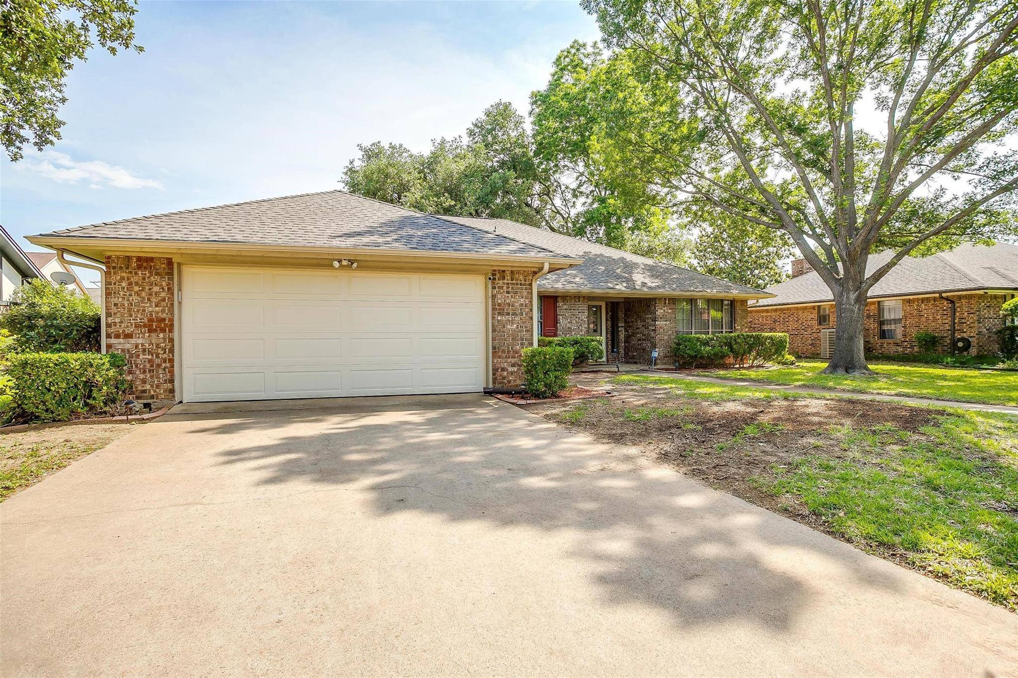 2505 Sunshine Court, Bedford, TX 76021