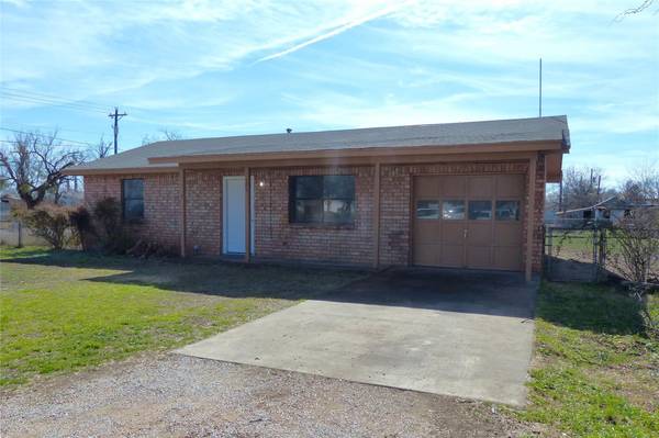 102 E Marshall, Brady, TX 76825