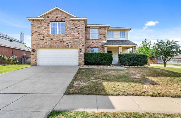 8400 Fern Lake Court, Fort Worth, TX 76137