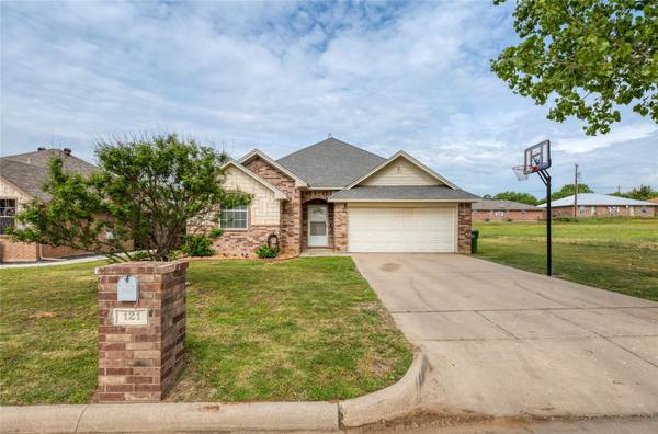 121 Chisolm Trail Court, Springtown, TX 76082