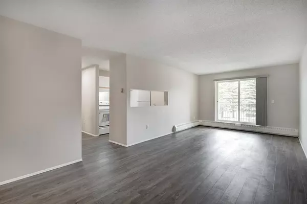 Calgary, AB T2B 3K4,21 Dover PT SE #201