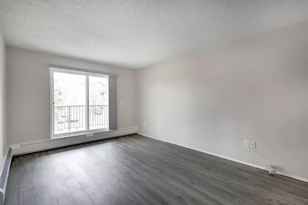 Calgary, AB T2B 3K4,21 Dover PT SE #201