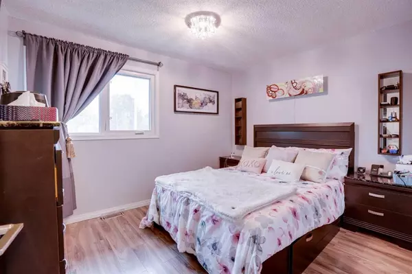 Calgary, AB T3J 1A7,24 Falconridge Close NE