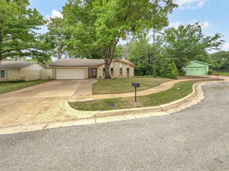 606 Aspenway Circle, Euless, TX 76039