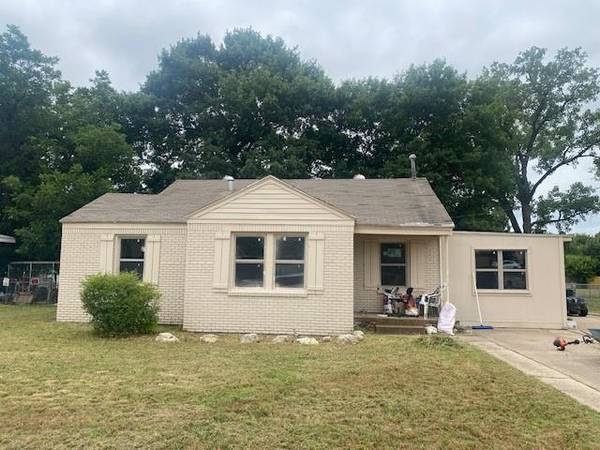 606 Mercedes Street, Benbrook, TX 76126